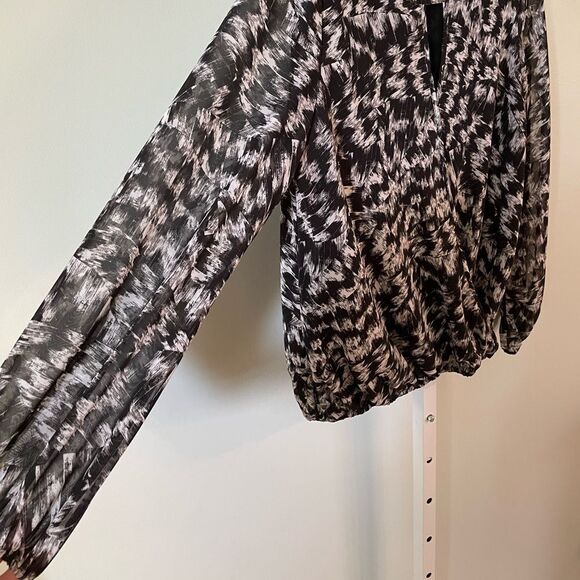 Vince Camuto Black Patterned Long Sleeve Blouse - Picture 2 of 4